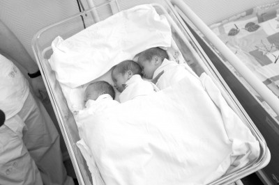 Растет рождаемость: в 2013 году
родилось почти 14,5 тысячи ребятишек.